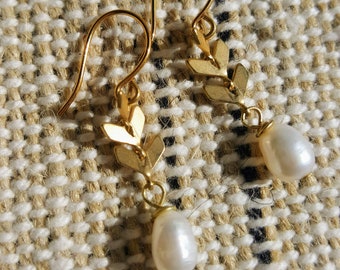 Amel Dangle Pearl Earrings