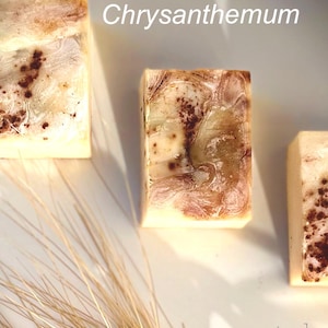 Handmade Herbal Mini Soap – Turmeric & Chrysanthemum (~ 1.7 oz.)