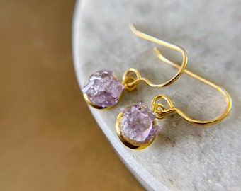 raw amethyst petite drops • 18k gold steel • february birthstone • dainty minimalist dangle earrings • 6th anniversary • aquarius & pisces