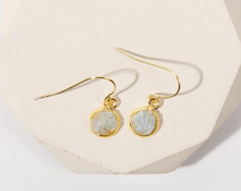 Boucles d'oreilles en or aigue-marine brute • Pierre de naissance Poissons de mars | Bijoux avec pierre de naissance naturelle