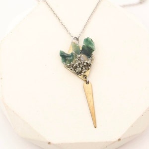 Raw Moss Agate Geode Spear Necklace Mixed Metal Statement Necklace Moss Agate Jewelry Chalcedony Jewelry Virgo Stone Geode Jewelry image 3