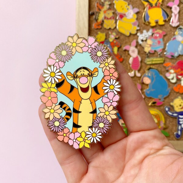 PIN DE EDICIÓN LIMITADA / tigger winnie the pooh inspired disney pin flowers / onlyhappythings