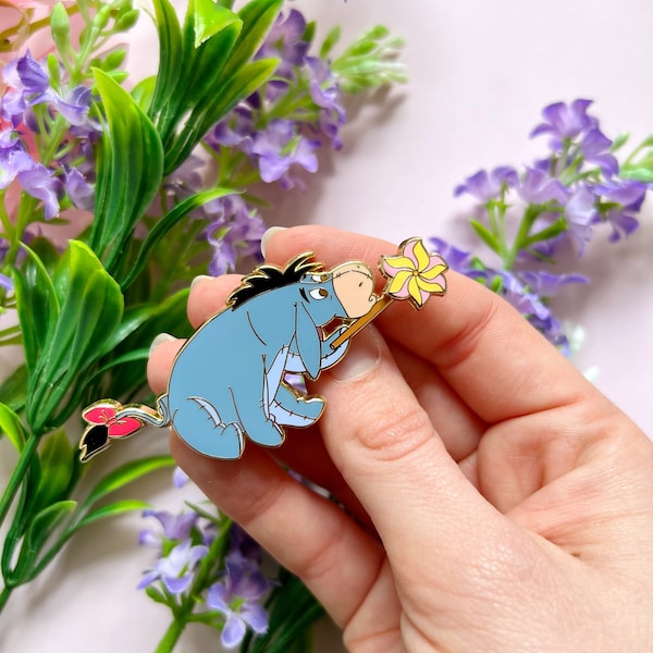 ENAMEL PIN EEYORE // moving spinning disney Winnie the Pooh Disneyland / onlyhappythings