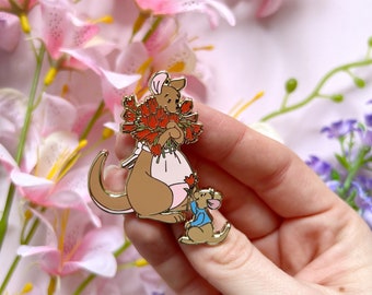 PIN KANGA ROO- kanga et roo fleurs fête des mères Winnie l'ourson - onlyhappythings