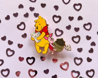 POOH INSPIRED PIN / valentine love Disney porcelet Winnie l'ourson émail dur Disneyland disneyworld / onlyhappythings