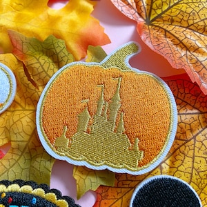 PATCH DISNEY INSPIRED iron on / halloween fall Disney pumpkin castle Mickey Mouse disneyland / Onlyhappythings