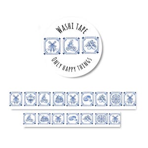 Op de afbeelding: Decoratieve washi tape met een Delft-geïnspireerd ontwerp, met windmolens, fietsen en bloemmotieven in blauw en wit. De tape bevat de tekst "Washi Tape" en "Only Happy Things" op een ronde sticker.