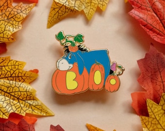 EEYORE HALLOWEEN PIN / Winnie the Pooh disney fall pumpkin autumn boo Disneyland disneyworld / onlyhappythings