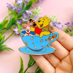 Disney Winnie The Pooh Classic Book 3-Inch Collector Pin