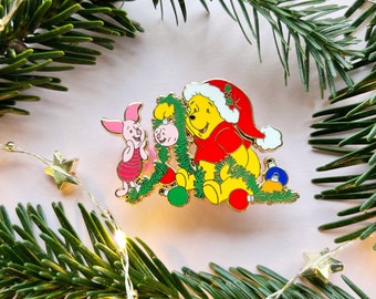 POOH PIGLET PIN / émail Disney inspiré Winnie l'ourson pin porcelet hiver Noël Disneyland Noël disneyworld / onlyhappythings