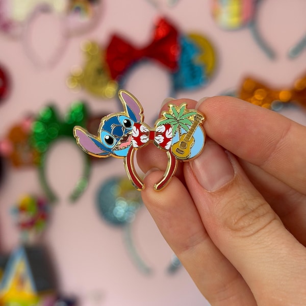 ENAMEL PIN STITCH //  lilo and stitch Hawaii headband Mickey ears disney  Disneyland badge brooche / onlyhappythings