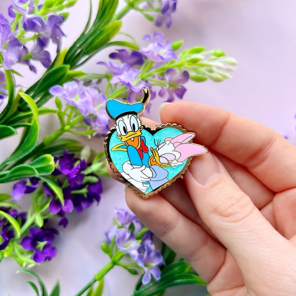 DISNEY INSPIRED PIN / Donald duck daisy hug hugging enamel pin love / onlyhappythings