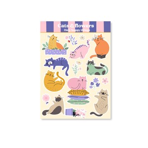 Op de afbeelding: Een vel stickers met kleurrijke cartoonkatten en bloemen. De stickers bevatten verschillende kattenposities en bloemelementen, met de tekst "Cats & flowers" en "Only happy things". De achtergrond is lichtgeel.