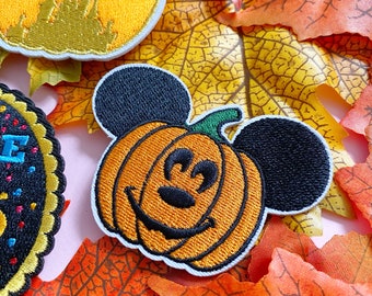 PATCH DISNEY INSPIRED iron on / halloween fall Disney pumpkin Mickey Mouse disneyland / Onlyhappythings