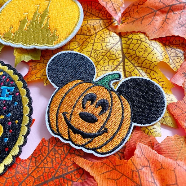 PATCH DISNEY INSPIRED iron on / halloween fall Disney pumpkin Mickey Mouse disneyland / Onlyhappythings