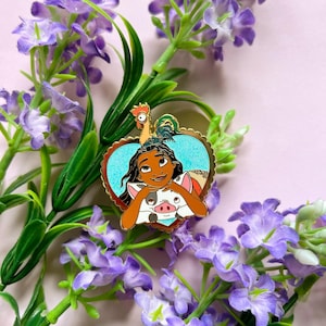 DISNEY INSPIRED PIN / hugging friends pin Moana heihei Pua - onlyhappythings