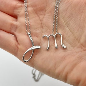 J ou M Custom Sterling Silver Collier initial 18 Longueur de chaîne image 2