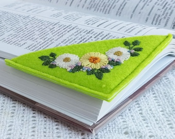 Personalized embroidered corner bookmark Book lovers gift ideas Monogram felt bookmark Custom floral bookmark for women
