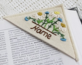 Personalized embroidered corner bookmark Book lovers gift ideas Monogram felt bookmark Custom floral bookmark for women