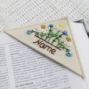 Personalized embroidered corner bookmark Book lovers gift ideas Monogram felt bookmark Custom floral bookmark for women