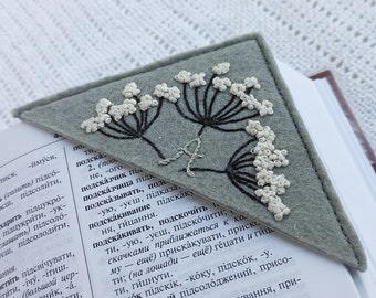 Personalized embroidered corner bookmark Book lovers gift ideas Monogram felt bookmark Custom floral bookmark for women
