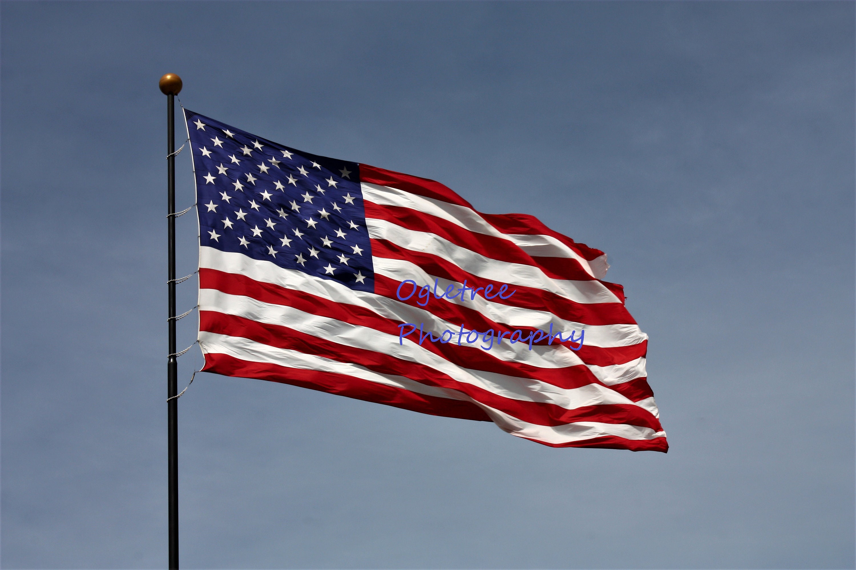American Flag Blowing in the Wind. - Etsy, image size:3000x2000
