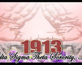 Puede incluir: Una pancarta roja y blanca con el texto "Oo-Oop" y "Delta Sigma Theta Sorority, Inc." La pancarta también presenta un escudo rojo y blanco con el texto "Delta Sigma Theta" y el año "1913".