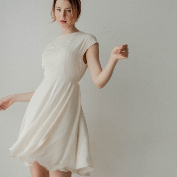 Robe blanche Kayla - Robe de mariée simple - Robe de mariée en soie - Robe minimaliste - Robe courte de voyage