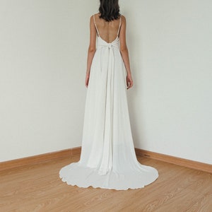 Sierra Weißes Hochzeit Unterkleid / Rückenfreies Seiden Unterkleid / Bodenlanges Unterkleid mit Schleppe Bild 1