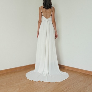 Vestido lencero de novia Sierra White: espalda abierta y largo hasta el suelo