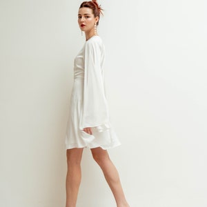 Agata Crème Blanc Mini Robe / Angle Manches Longues Robe de Mariée en Satin