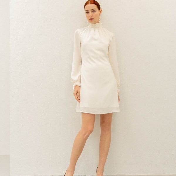 Trixibelle Ivory Mini Dress - Kurzes Brautkleid mit Langen Ärmel Details - Stehkragen Mini Dress