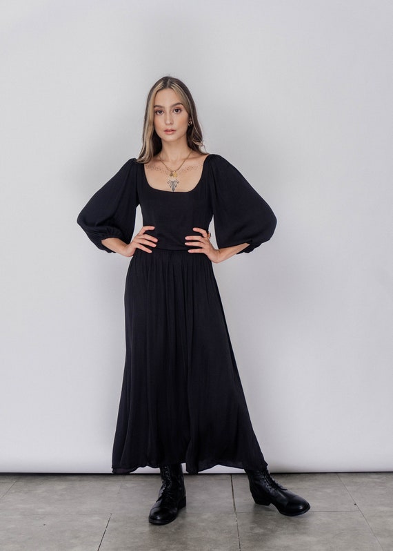 black puff sleeve dress