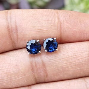 Pendientes de oro de 14 quilates con zafiros naturales: Pendientes de la piedra natal de septiembre