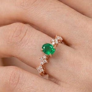 Anello in oro massiccio 9K/14K con smeraldo naturale, pietra portafortuna di maggio, gioiello con diamanti incastonati.