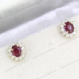 Orecchini a bottone con rubino in oro giallo 14 carati, diamanti a grappolo ovali con rubino, orecchini a bottone con pietra preziosa di rubino, design classico, regalo di San Valentino, orecchini di fidanzamento