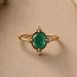 100% Natural Emerald Vintage Style Engagement Solid Gold Ring, Art Deco Compass Prong Ring