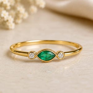 100% NATURLIG SMARAGAD med DIAMANTPÅSAD Elegant Ring, Smycken i 9K/14K Massivt Guld, Bezel Marquise Smycken