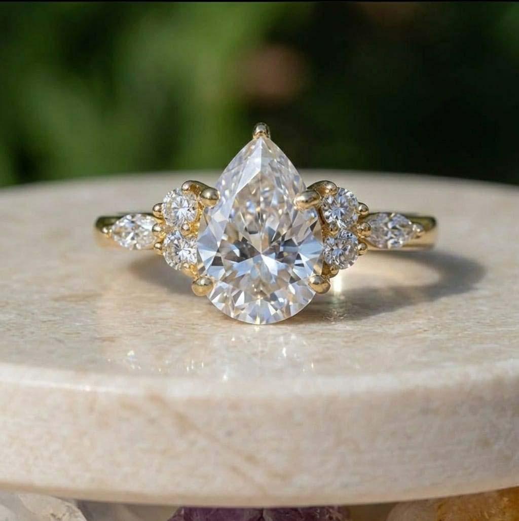 Pear Cut Lab Diamond Engagement Ring, 14K/18K Gold Moissanite Diamond ...