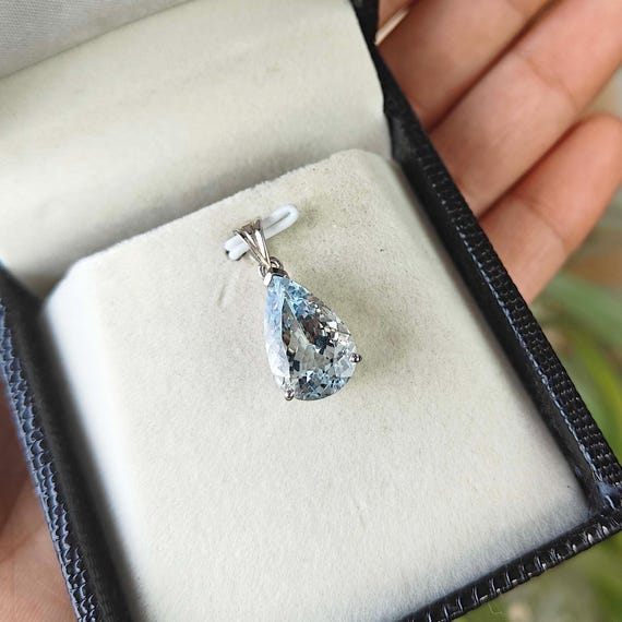 Ciondolo in acquamarina naturale in oro bianco 18k, pietra