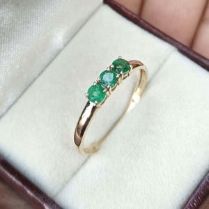 14K/18K Gold Emerald Trilogy Wedding Ring, Minimalist Engagement Band, Statement Bridal Rings, Birthday Gift for Friend, Prom Night Jewelry