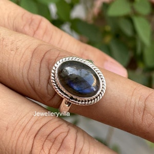 Anillo de labradorita, anillo de plata de ley 925, anillo de diseñador para mujer, piedra preciosa de labradorita ovalada llamativa natural, anillo de relleno de oro amarillo de 22 qt