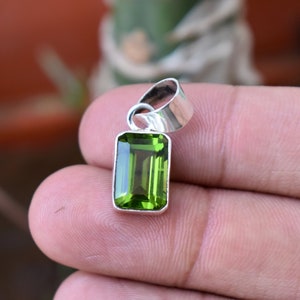 Peridot Pendant, 925 Solid Sterling Silver Pendant, Beautiful Green Cut Peridot Quartz Gemstone Pendant, Gift Pendant, Women Pendant