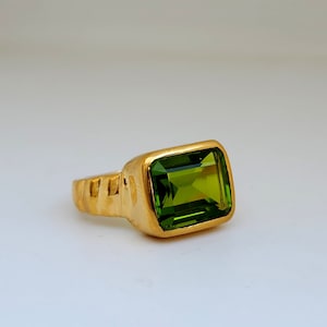 Anello con sigillo in peridoto in oro 22K, anello in oro rosa, anello in argento sterling 925, anello con peridoto quadrato, anello elegante, anello di compleanno di agosto