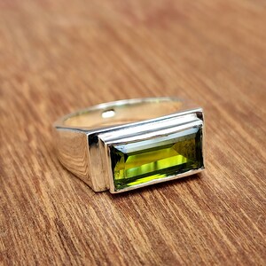 Bague péridot rectangle, bague en argent sterling massif 925, bague de remplissage en or jaune 22 carats, belle pierre précieuse de quartz péridot vert, chevalière cadeau
