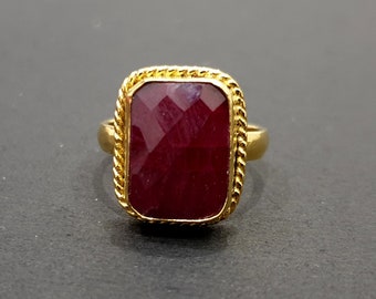 Bague rubis rouge naturel en or, argent sterling massif 925, bague de remplissage en or jaune 22 carats, bague pierre rouge, bague pierres précieuses, bague de créateur fait main