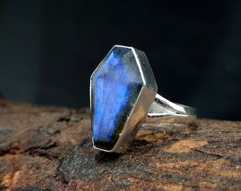 Natürlicher Labradorit Ring, handgemachter Boho Ring, Blauer auffälliger Sarg Edelstein Ring, 925 Sterling Silber, minimalistischer Ring für Frauen