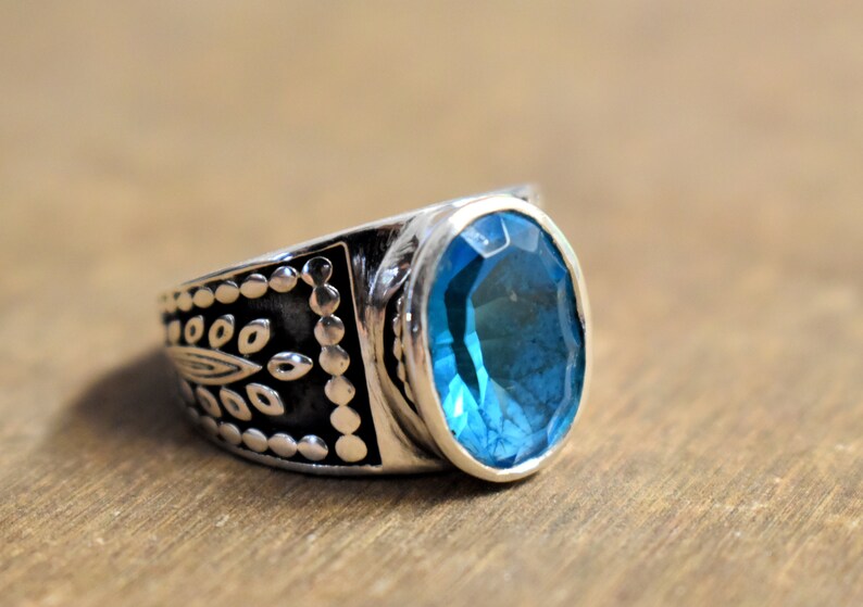 Sterling Silver Blue Topaz Gemstone on Concave Ring Size 8 Sterling Silver Blue Topaz Gemstone on Concave Ring Size 8