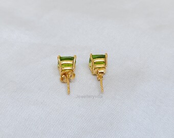 グリーンペリドットスタッドピアス、イエローゴールドピアス、925