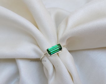 Baguette Emerald Ring, 925 sterlingzilver, geboortesteenring, jubileumcadeau, gouden ring, minimalistische ring, solitaire ring groene edelsteen